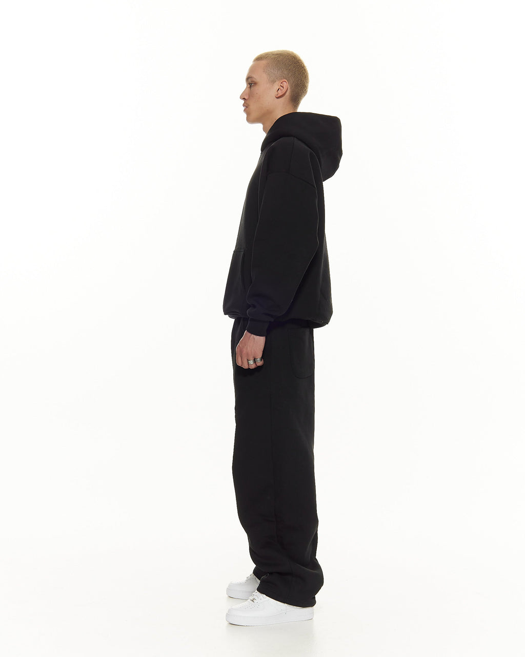 Comfort Joggers – Straight Fit – Black